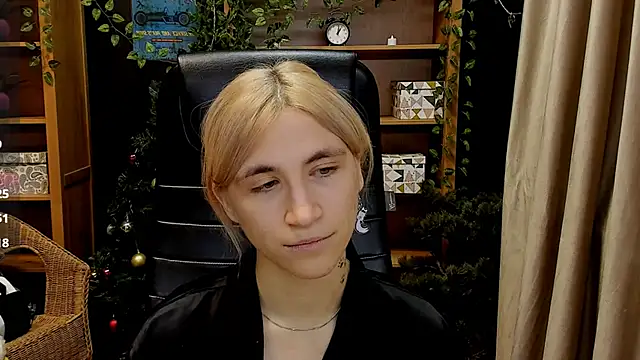 Moon13152 online show from December 2024 02:52:01 AM