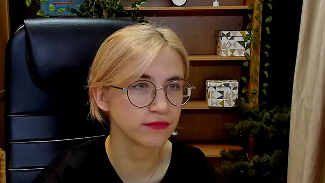 Moon13152 online show from December 2024 04:26:01 PM