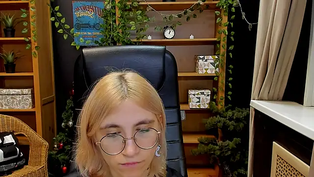 Moon13152 online show from December 2024 12:02:02 AM