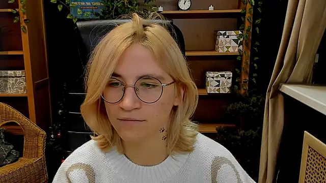 Moon13152 online show from December 2024 04:46:02 PM