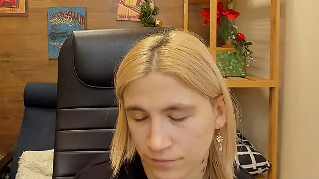 Moon13152 online show from December 2024 08:49:01 PM