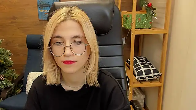 Moon13152 online show from December 2024 01:20:02 AM