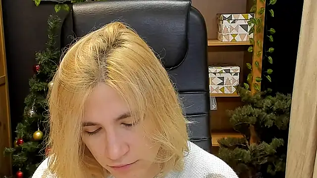 Moon13152 online show from December 2024 09:22:02 PM