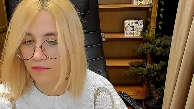 Moon13152 online show from December 2024 03:27:02 AM