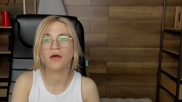 Moon13152 online show from December 2024 05:14:01 PM