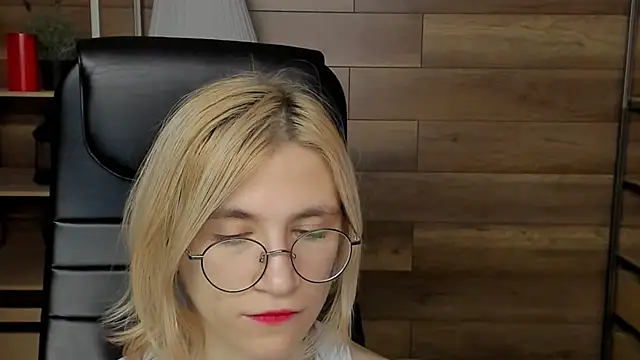 Moon13152 online show from December 2024 08:15:01 PM