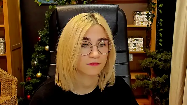 Moon13152 online show from December 2024 07:21:02 PM