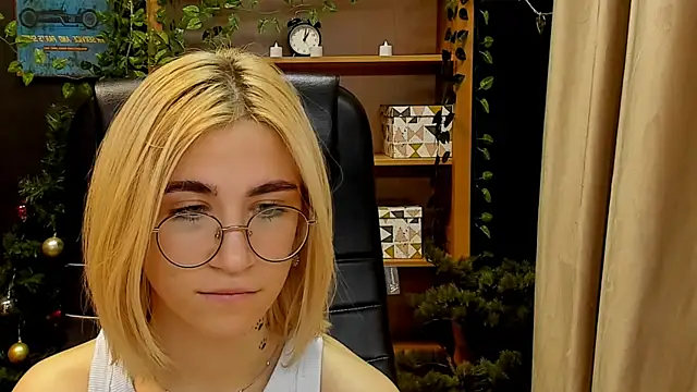 Moon13152 online show from December 2024 01:36:02 AM