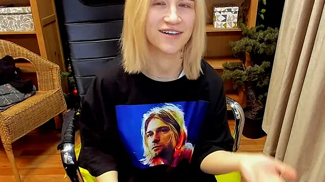 Moon13152 online show from January 2025 12:13:01 AM