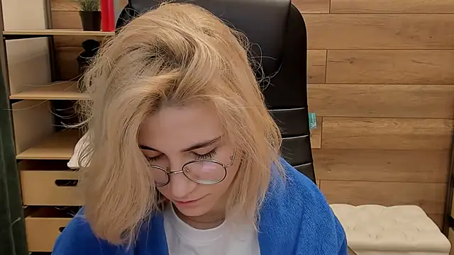 Moon13152 online show from January 2025 10:22:02 PM