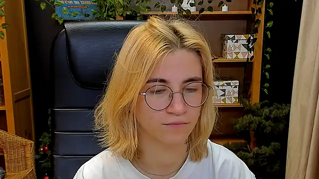 Moon13152 online show from January 2025 09:36:02 PM