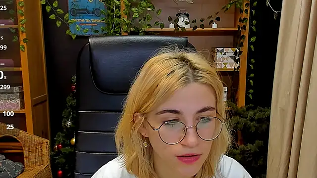 Moon13152 online show from January 2025 12:37:02 AM