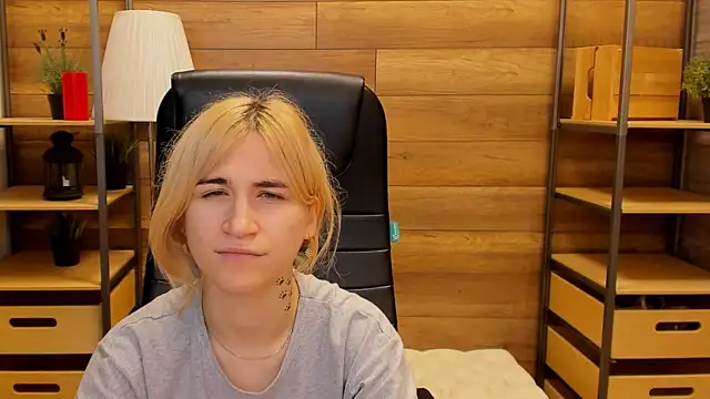 Moon13152 online show from January 2025 10:55:02 PM