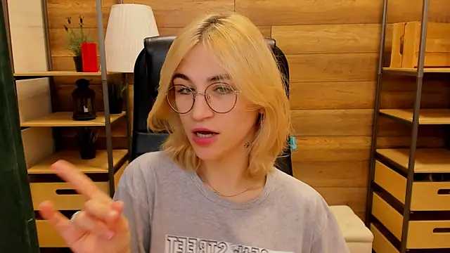 Moon13152 online show from January 2025 04:58:02 AM