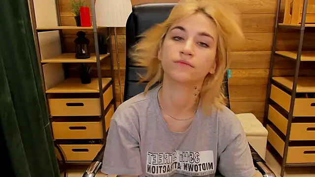 Moon13152 online show from January 2025 03:34:02 PM