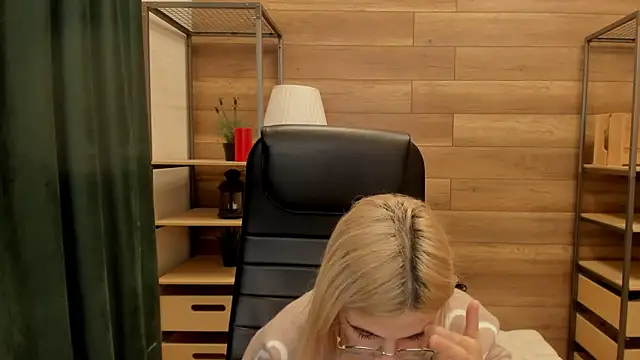 Moon13152 online show from January 2025 09:57:01 PM