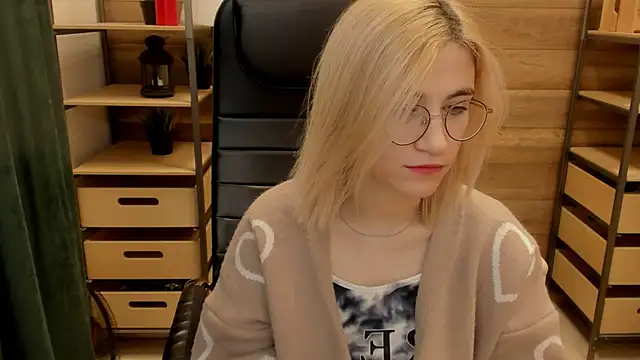 Moon13152 online show from January 2025 02:46:02 AM