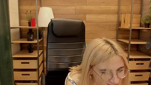 Moon13152 online show from January 2025 05:48:02 AM