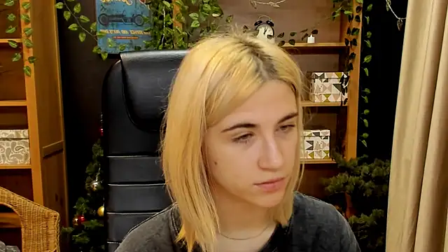 Moon13152 online show from January 2025 09:16:01 PM