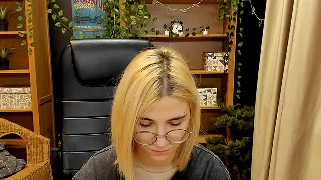 Moon13152 online show from January 2025 12:27:02 AM