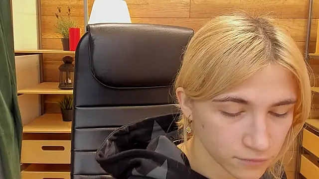 Moon13152 online show from January 2025 09:25:02 PM