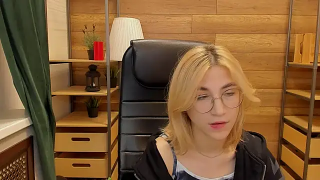 Moon13152 online show from January 2025 12:28:02 AM