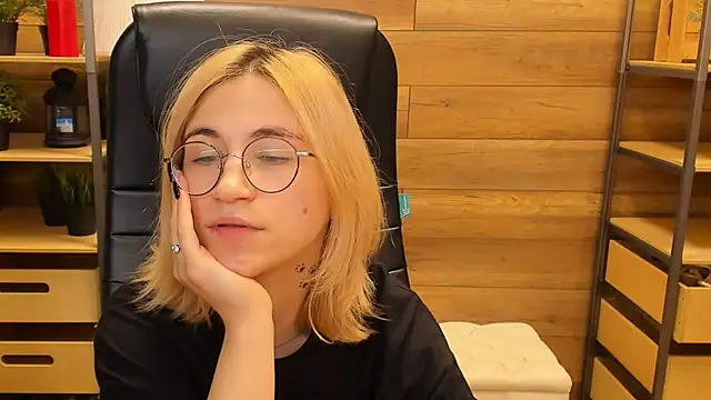 Moon13152 online show from January 2025 09:21:01 PM