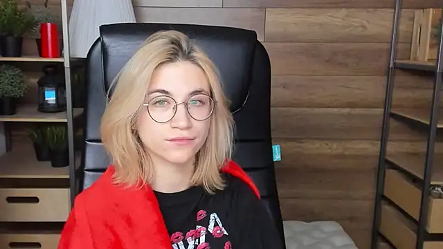 Moon13152 online show from January 2025 04:19:02 AM