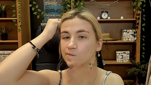 Moon13152 online show from January 2025 08:31:02 PM