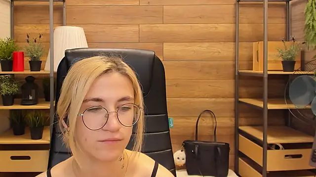 Moon13152 online show from January 2025 02:00:02 AM