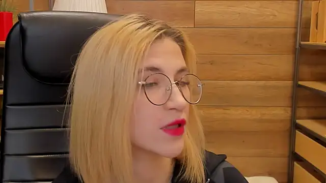 Moon13152 online show from February 2025 09:11:02 PM