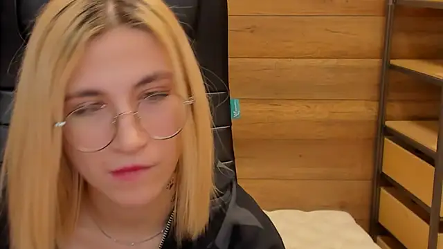 Moon13152 online show from February 2025 12:13:01 AM