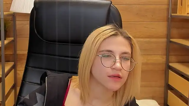 Moon13152 online show from February 2025 03:39:02 AM