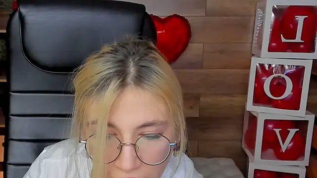 Moon13152 online show from February 2025 09:21:02 PM