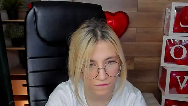 Moon13152 online show from February 2025 12:26:01 AM