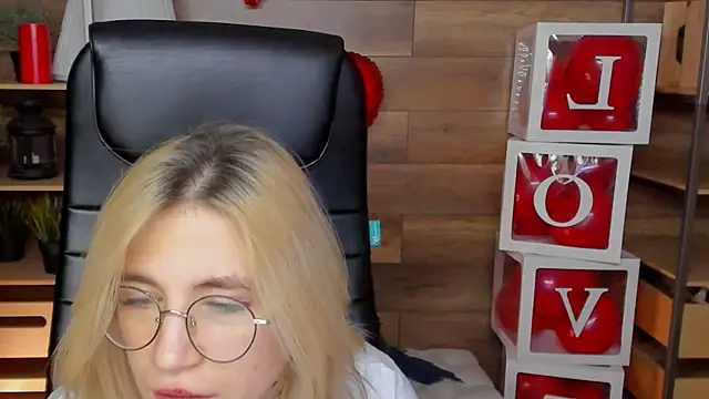 Moon13152 online show from February 2025 03:31:02 AM