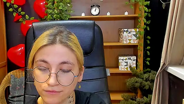 Moon13152 online show from February 2025 01:24:01 AM