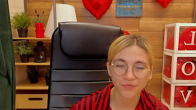 Moon13152 online show from February 2025 03:38:01 PM