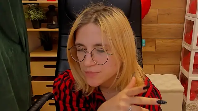 Moon13152 online show from February 2025 09:57:01 PM