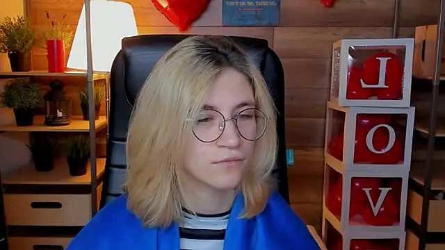 Moon13152 online show from March 2025 04:17:02 AM