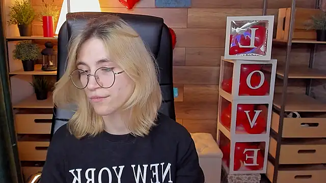 Moon13152 online show from March 2025 12:48:01 AM