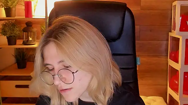 Moon13152 online show from March 2025 03:51:02 AM