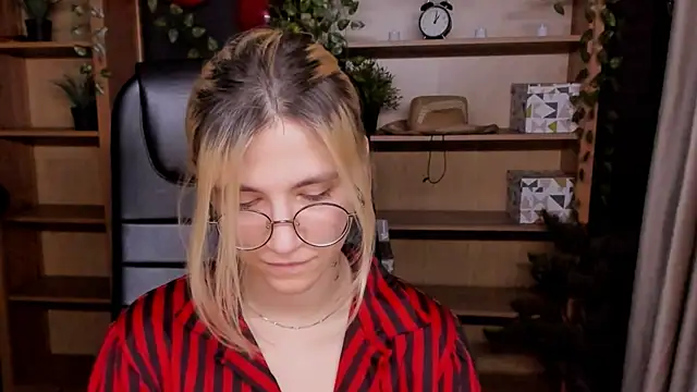 Moon13152 online show from March 2025 07:05:02 PM