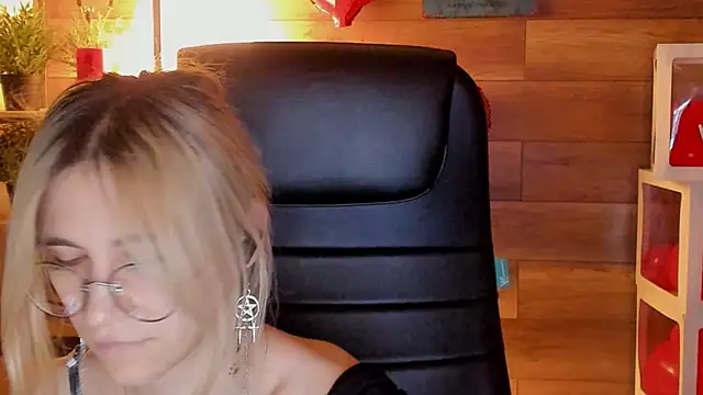 Moon13152 online show from March 2025 02:29:01 AM