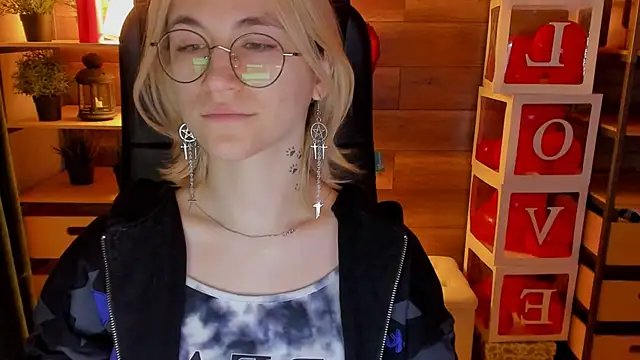 Moon13152 online show from March 2025 03:05:02 PM