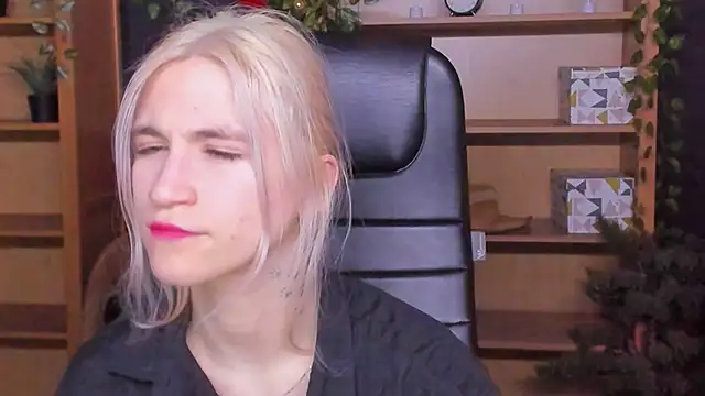 Moon13152 online show from March 2025 09:10:02 PM