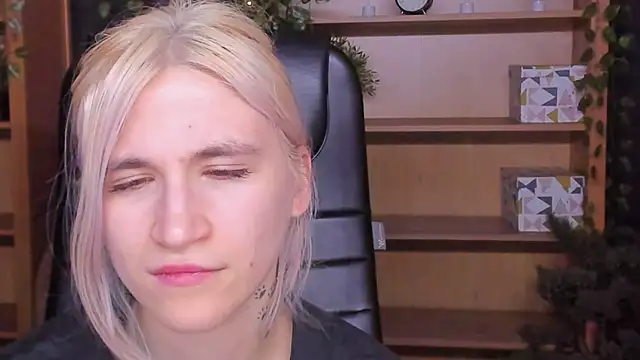 Moon13152 online show from March 2025 03:18:02 AM