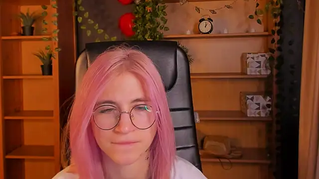 Moon13152 online show from March 2025 04:25:01 AM