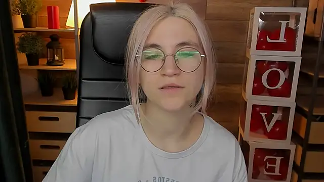 Moon13152 online show from March 2025 03:13:02 PM