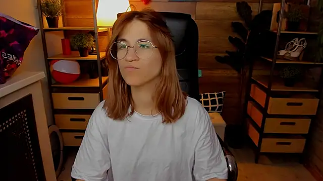 Moon13152 online show from September 2025 03:23:02 PM